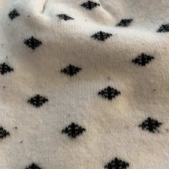 Diamond white and black beanie toque - Picture 5 of 6